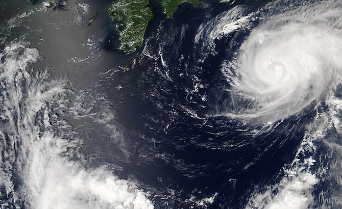 台風の衛星写真